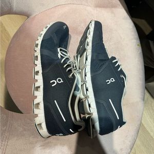 On cloud slight used shoes size 12 men’s